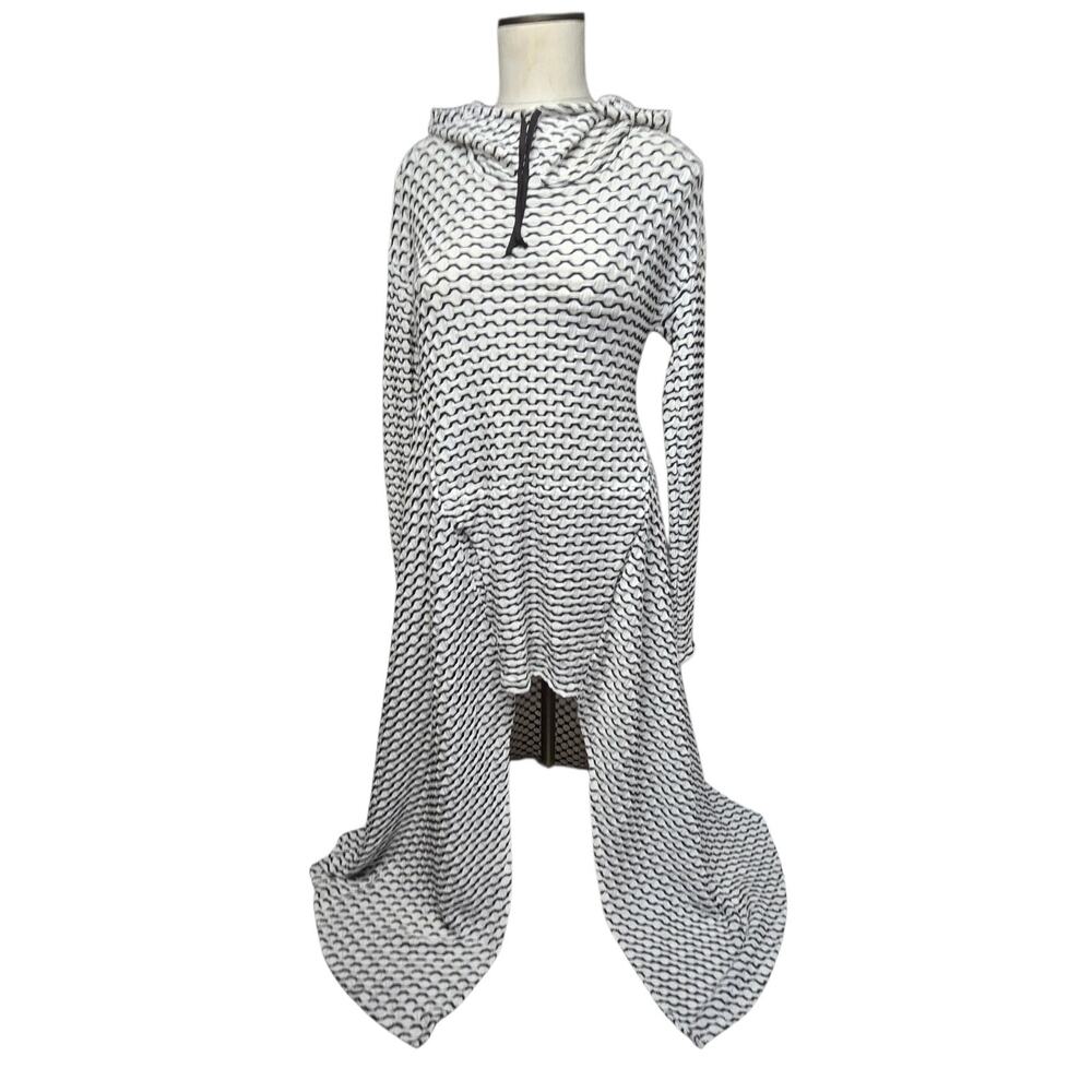 Lady Curvaceous Long Sleeve Maxi Open Front Bottom Small B&W